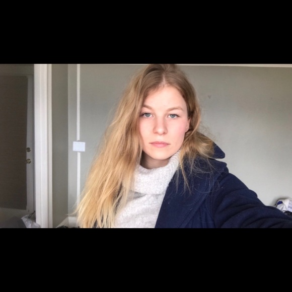 Profile Picture of Courtney Holsworth (@cholsworth09) on Poshmark