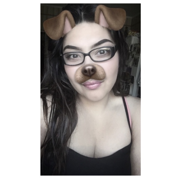 Profile Picture of Amber Olvera (@ambero___) on Poshmark