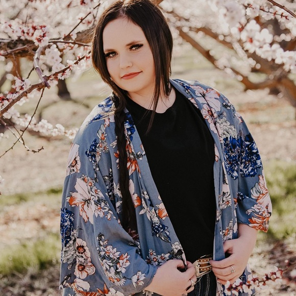 Profile Picture of Emma Criffield (@crif_10) on Poshmark