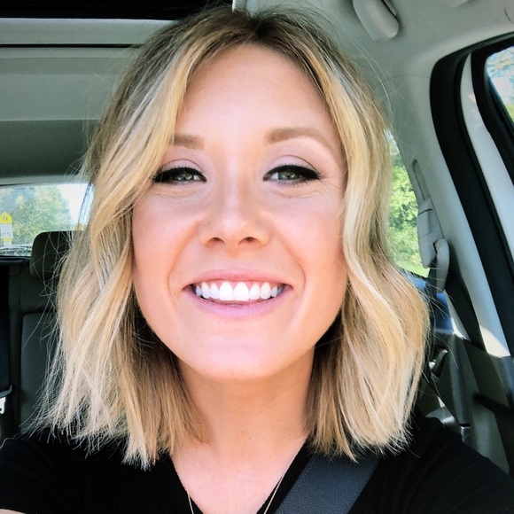 Profile Picture of Danielle Biesanz (@danibiesanz) on Poshmark