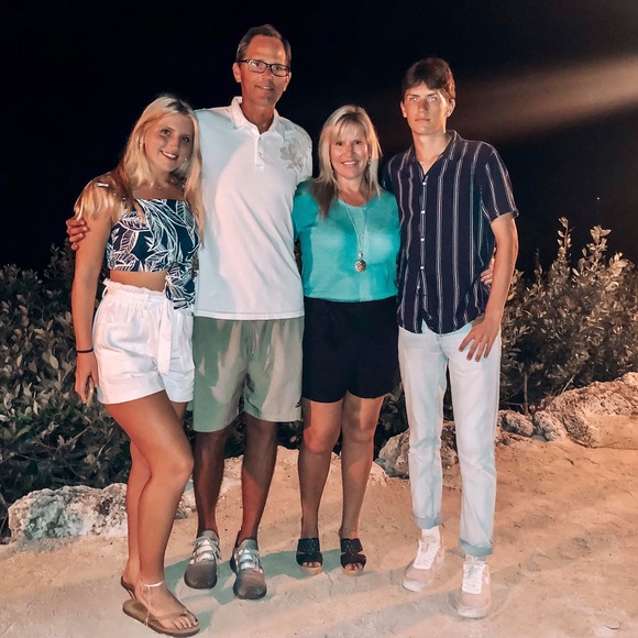 Danielle Kwasnik - Poshmark Profile Picture of Danielle Kwasnik (@adkwasnik) on Poshmark