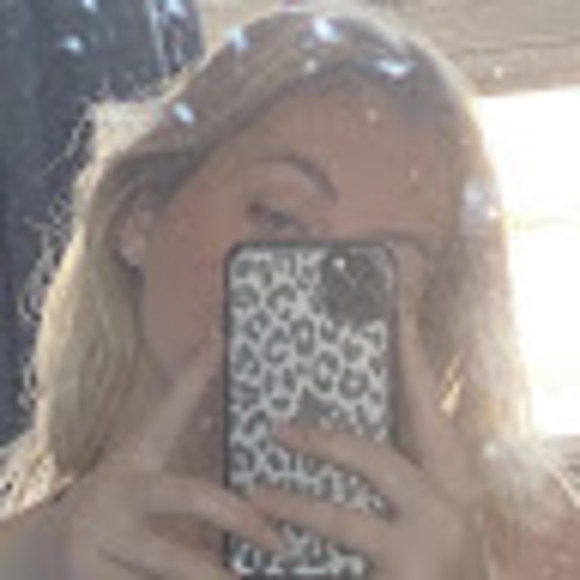 Profile Picture of Paris Easey (@pariseasey) on Poshmark