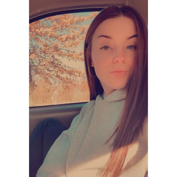 Profile Picture of Autumn Rippetoe (@autumnrippetoe) on Poshmark