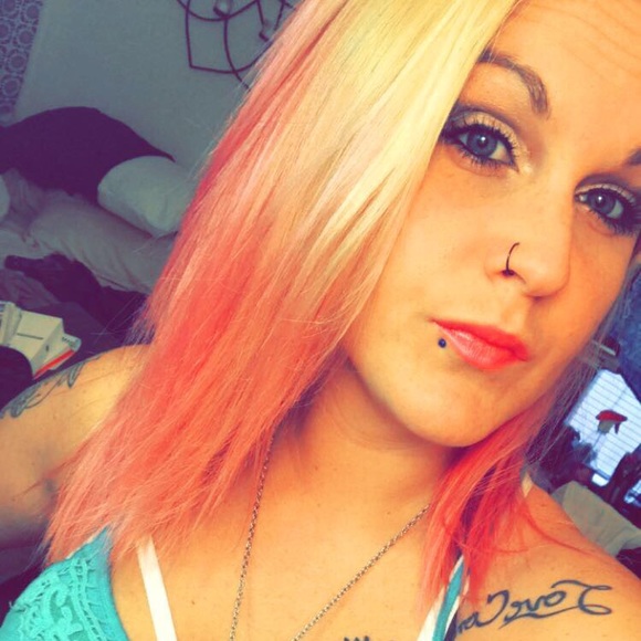 Amanda Tuten - Poshmark Profile Picture of Amanda Tuten (@louievbabii) on Poshmark