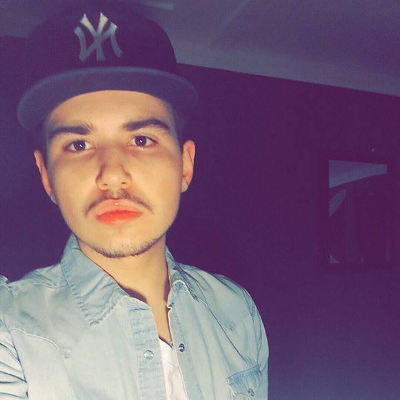 Profile Picture of Damon Harrison (@onsiteclothes) on Poshmark