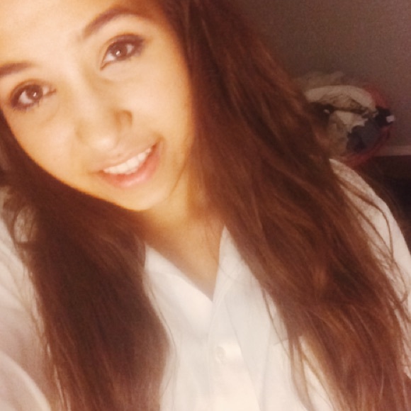 Profile Picture of Karen Bogush (@karenbogush) on Poshmark