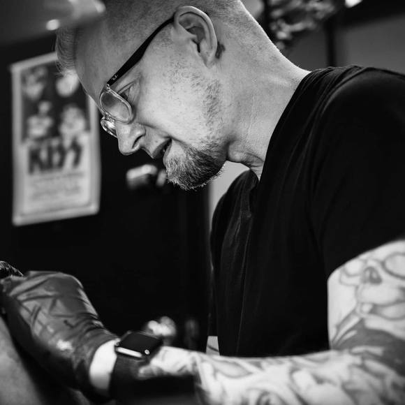 Profile Picture of M. thomas Kincaid (@runthomasrun1) on Poshmark