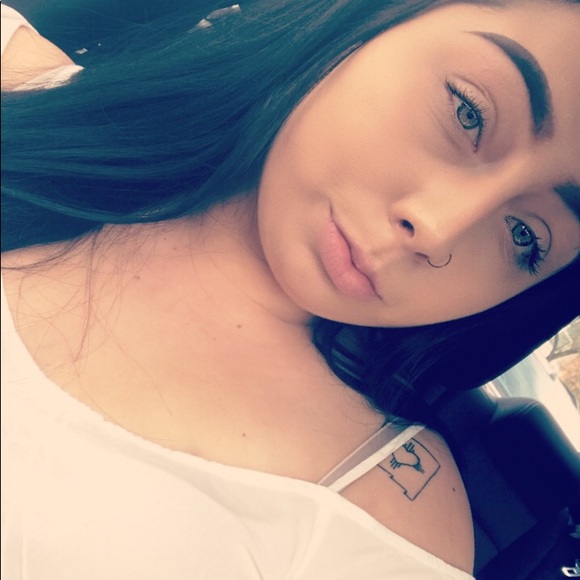 Profile Picture of Ashley Stines (@baibeeash11) on Poshmark