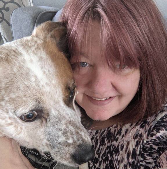 Profile Picture of Lynda Notter (@lyndanoel) on Poshmark