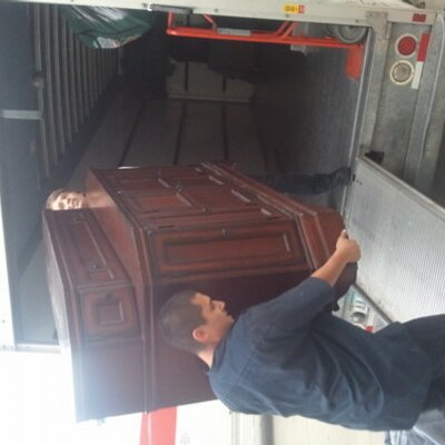 Profile Picture of Ethan Schaffer (@TopDogMoving) on Twitter