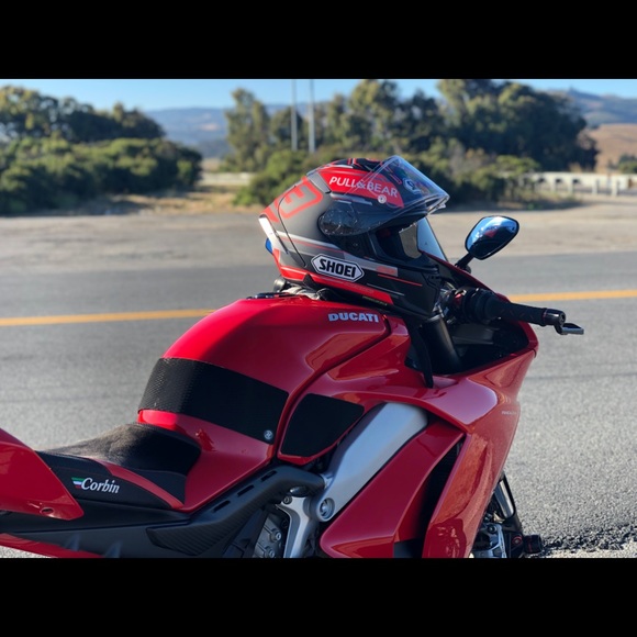 Profile Picture of Robert Petrie (@xeptnce1) on Poshmark