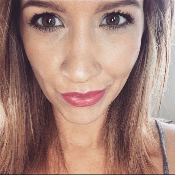 Profile Picture of Shawna Mcvay (@slmiller29) on Poshmark