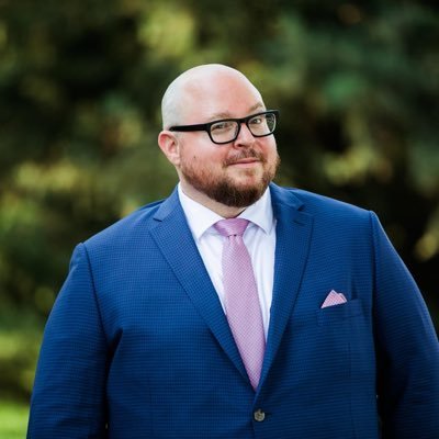 Profile Picture of Robbie Holmes (@RobbieTheGeek) on Twitter