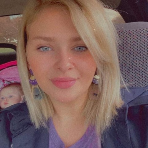 Profile Picture of Dee Wiley (@deannawiley1999) on Poshmark