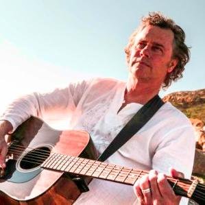Profile Picture of Robin Auld (@@RobinAuldMusic) on Twitter