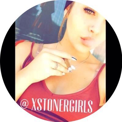 Profile Picture of  💚 (@xStonerGirls) on Twitter