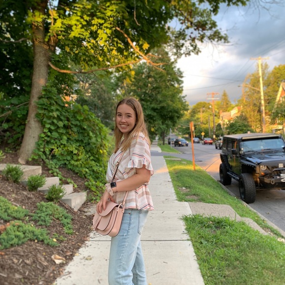 Profile Picture of Carly Hoganbruen (@choganbruen) on Poshmark