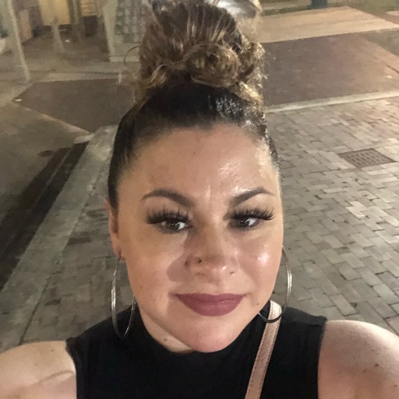 Profile Picture of Christine Slusser (@sissyc87) on Poshmark