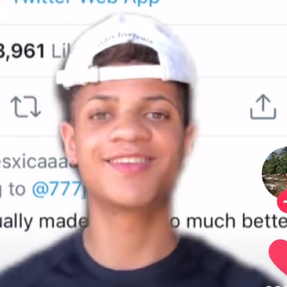 Profile Picture of Zyanya Nosti (@zn12) on Poshmark