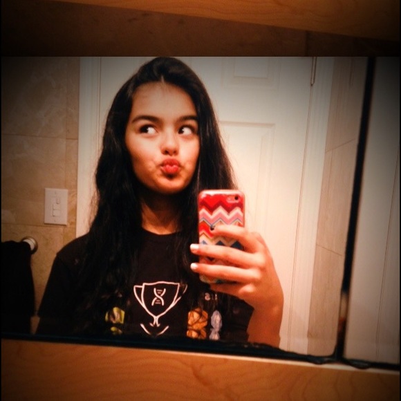 Profile Picture of Isabella Leite (@leite_bella) on Poshmark