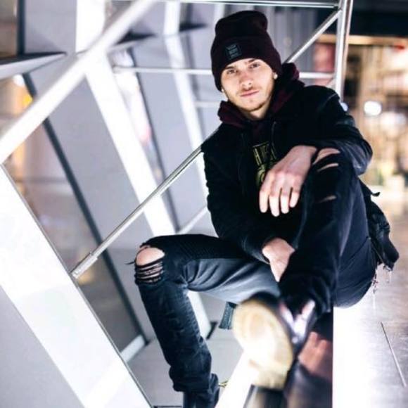 Profile Picture of David Sharp (@that_dude_david) on Poshmark