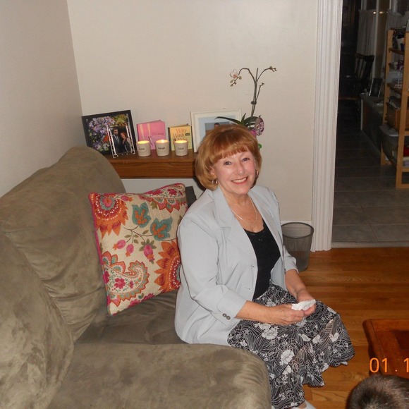 Profile Picture of Diane Cahill (@craftydee) on Poshmark