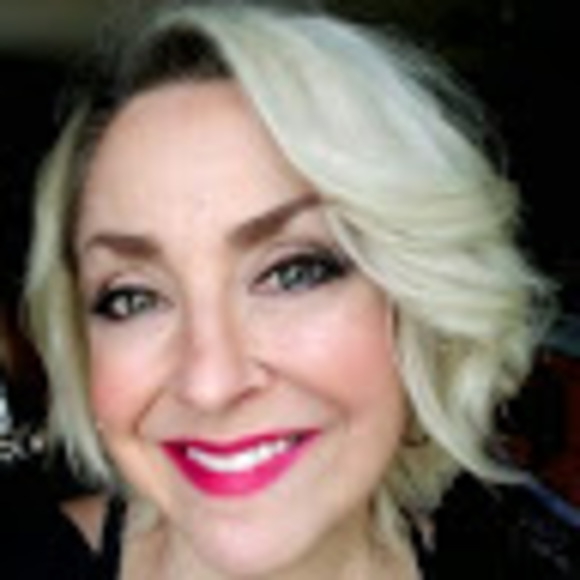 Profile Picture of Lynda Fowler (@get30lashes) on Poshmark