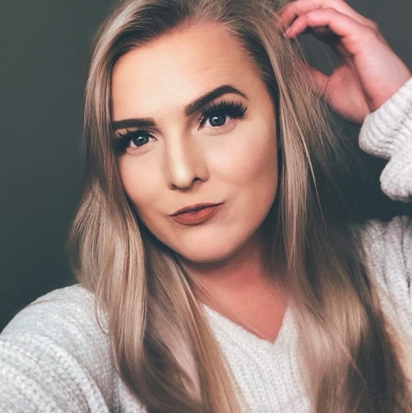 Profile Picture of Paige Roberts (@paige__nicole) on Poshmark