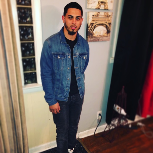 Profile Picture of Jose Alamo (@thatbolchelo) on Poshmark
