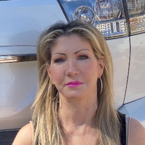 Profile Picture of June Rindone (@momski1) on Poshmark