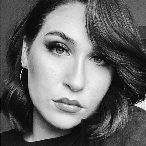 Madison Rowe - Poshmark Profile Picture of Madison Rowe (@madisonrowe533) on Poshmark