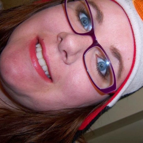 Profile Picture of Megan Degrave (@megpenguin7715) on Poshmark