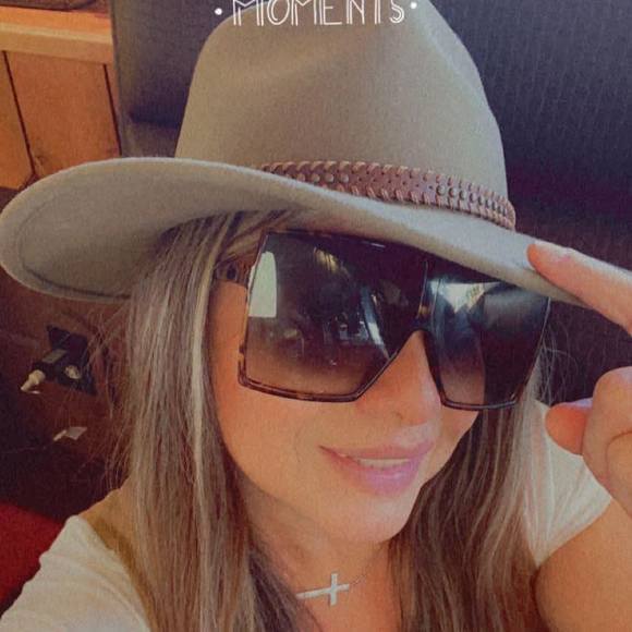 Profile Picture of Luna Zahara (@saraluna333) on Poshmark