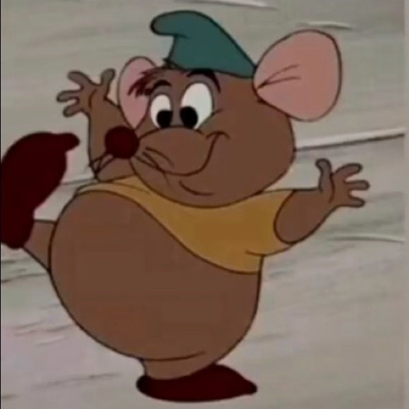 Profile Picture of Ava Graves (@avagraves421) on Poshmark