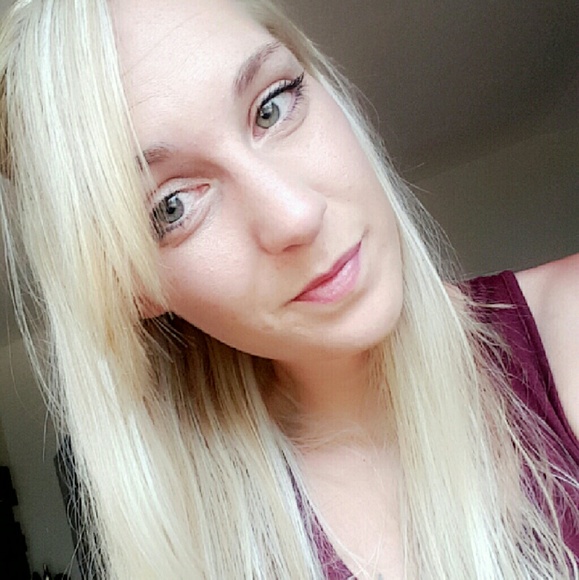 Profile Picture of Brianna Kiewel (@bdkiewel) on Poshmark