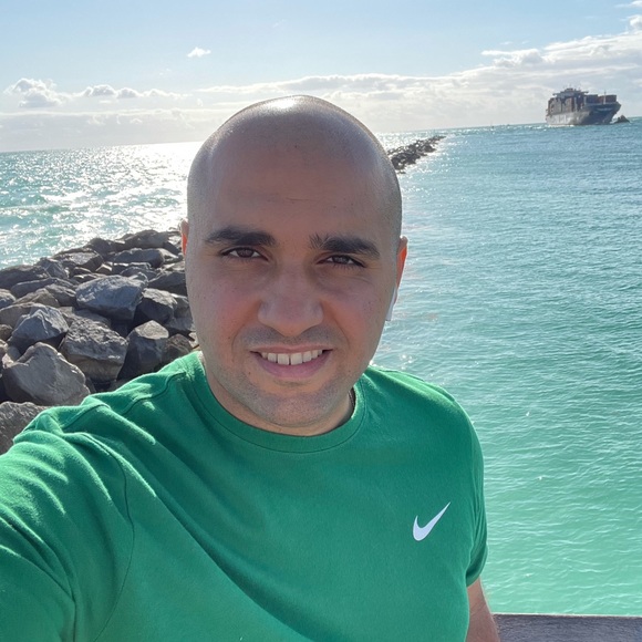 Profile Picture of Moe Dayem (@moemiami) on Poshmark