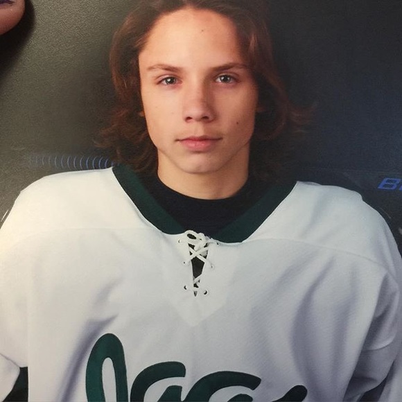 Profile Picture of Avery Kwiatkowski (@kwiatkowski_) on Poshmark