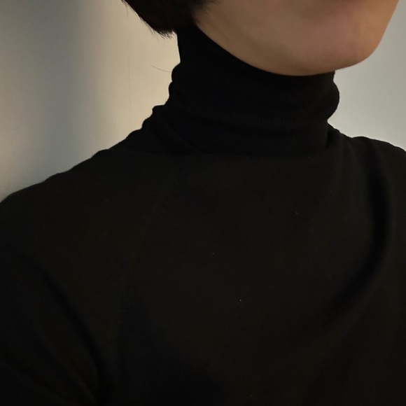 Profile Picture of Jee Suh (@gsun94) on Poshmark