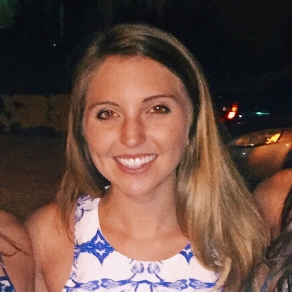 Profile Picture of Dani Score (@dafscore) on Poshmark