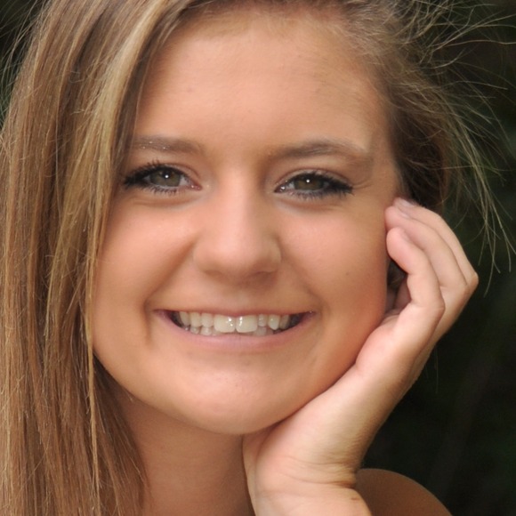 Profile Picture of Mary Steier (@maryroseee78) on Poshmark