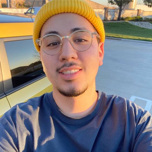 Profile Picture of Andrew Valle (@youngbonzeye) on Poshmark