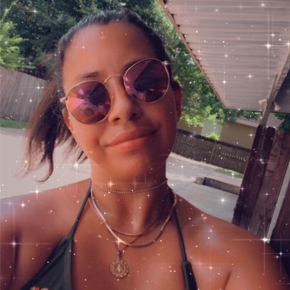 Profile Picture of Claudia Rodriguez (@cerod8336) on Poshmark