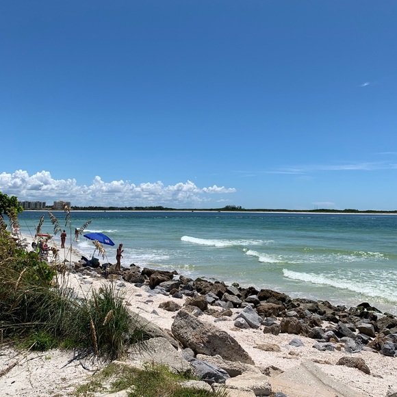 Profile Picture of Luke Riesenberger (@luker2344) on Poshmark