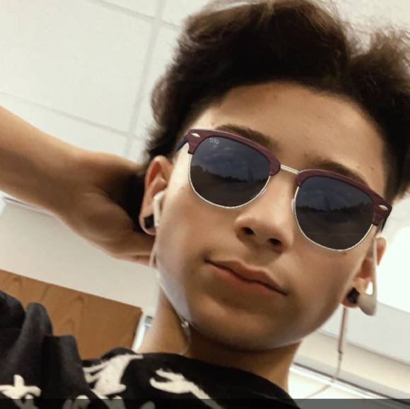 Profile Picture of Joshua Cisneros (@joshuadcisneros) on Poshmark