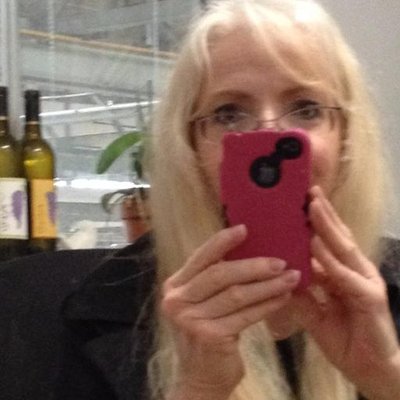 Profile Picture of Deborah Burns (@DeborahBurnsART) on Twitter