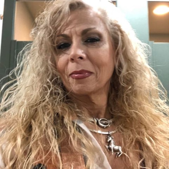 Profile Picture of Cindy Pozniak (@cnailsu1) on Poshmark