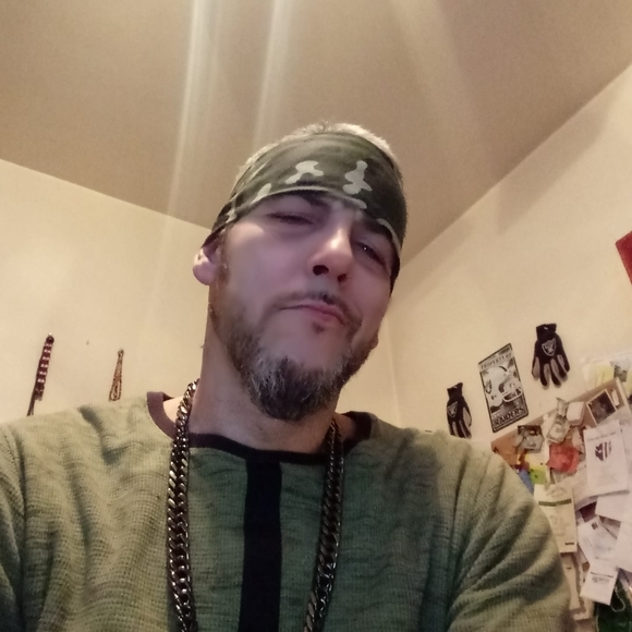 Profile Picture of Robert Real fast (@moxyave) on Poshmark