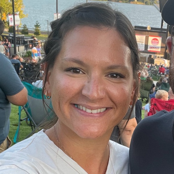 Profile Picture of Leslie Rimbey (@lrimbey) on Poshmark