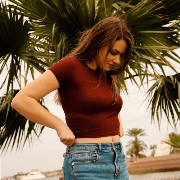 Profile Picture of Lauren Johnsrude (@lauren_em_jay) on Poshmark