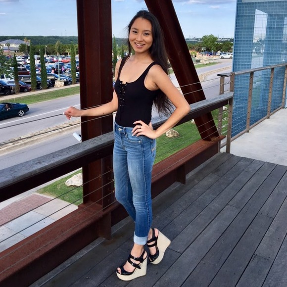 Profile Picture of Michelle Bui (@michellebui262) on Poshmark